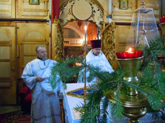 Богослужение в день Сретения Господня. Увеличить изображение. Размер файла: 252,04 Kb [800X600]