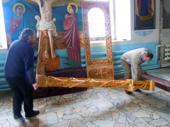 Установка нового иконостаса. Увеличить изображение. Размер файла: 171,18 Kb [800X600]