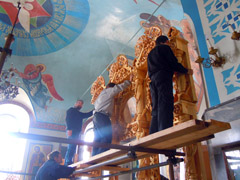 Установка нового иконостаса. Увеличить изображение. Размер файла: 191,51 Kb [800X600]