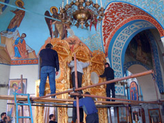 Установка нового иконостаса. Увеличить изображение. Размер файла: 244,27 Kb [800X600]