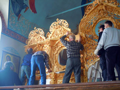 Установка нового иконостаса. Увеличить изображение. Размер файла: 198,96 Kb [800X600]