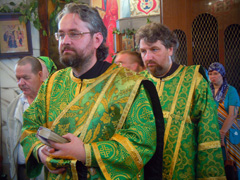 Богослужение в праздник Пятидесятницы. Увеличить изображение. Размер айла: 303 Kb [800X600]