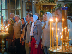 Богослужение в праздник Пятидесятницы. Увеличить изображение. Размер айла: 232,37 Kb [800X600]