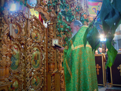 Богослужение в праздник Пятидесятницы. Увеличить изображение. Размер айла: 305,4 Kb [800X600]