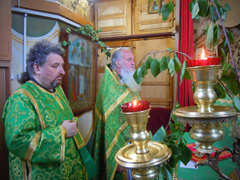 Богослужение в праздник Пятидесятницы. Увеличить изображение. Размер айла: 289,98 Kb [800X600]