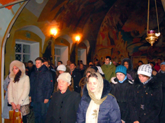 Молодежь города приложилась к Поясу Пресвятой Богородицы в Самаре. Увеличить изображение: 216,2 Kb [800X600]