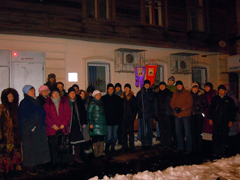 Молодежь города приложилась к Поясу Пресвятой Богородицы в Самаре. Увеличить изображение: 179,4 Kb [800X600]