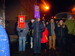 Молодежь города приложилась к Поясу Пресвятой Богородицы в Самаре. Увеличить изображение: 200,32 Kb [800X600]