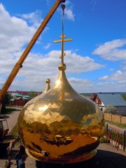 Работы по реконструкции куполов Боровецкой церкви. Увеличить изображение. Размер файла: 215,63 Kb [600X800]