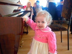 Выпускной вечер в школе катехизаторов. Увеличить изображение. Размер файла: 192,13 Kb [800X600]