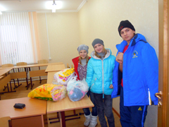 Учащиеся воскресной школы посетили Дом малютки. Увеличить изображение. Размер файла: 186,62 Kb [800X600]