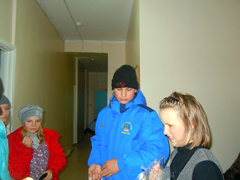 Учащиеся воскресной школы посетили Дом малютки. Увеличить изображение. Размер файла: 161,65 Kb [800X600]