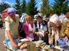 Ярмарка в день Петра и Павла. Увеличить изображение. Размер файла:682,65 Kb [800X600]