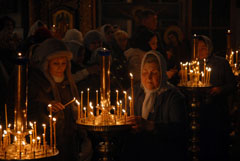 Ночное Божественная Литургия в Боровецком храме г. Набережные Челны. Увеличить изображение. Размер файла: 98,18 Kb [800X536]