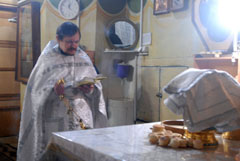 Ночное Божественная Литургия в Боровецком храме г. Набережные Челны. Увеличить изображение. Размер файла: 91,79 Kb [800X536]