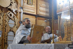 Ночное Божественная Литургия в Боровецком храме г. Набережные Челны. Увеличить изображение. Размер файла: 123,7 Kb [800X536]