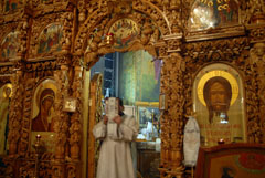 Ночное Божественная Литургия в Боровецком храме г. Набережные Челны. Увеличить изображение. Размер файла: 167,79 Kb [800X536]