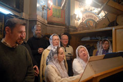 Ночное Божественная Литургия в Боровецком храме г. Набережные Челны. Увеличить изображение. Размер файла: 111,91 Kb [800X536]