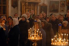 Ночное Божественная Литургия в Боровецком храме г. Набережные Челны. Увеличить изображение. Размер файла: 107,12 Kb [800X536]