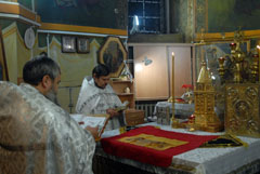 Ночное Божественная Литургия в Боровецком храме г. Набережные Челны. Увеличить изображение. Размер файла: 124,32 Kb [800X536]