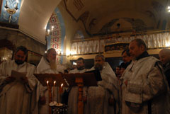 Ночное Божественная Литургия в Боровецком храме г. Набережные Челны. Увеличить изображение. Размер файла: 106,81 Kb [800X536]