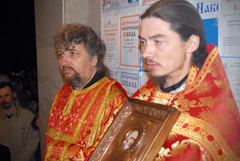 Богослужения в праздник Светлого Христова Воскресения. Увеличить изображение. Размер файла: 207,97 Kb [800X536]