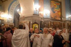 Ночное Божественная Литургия в Боровецком храме г. Набережные Челны. Увеличить изображение. Размер файла: 107,88 Kb [800X536]