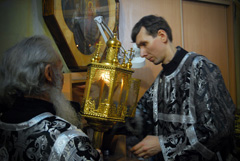 Утреня Великой субботы с чином погребения. Увеличить изображение. Размер файла: 182,08 Kb [800X536]