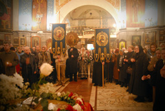 Утреня Великой субботы с чином погребения. Увеличить изображение. Размер файла: 209,43 Kb [800X536]