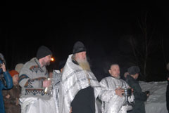 Ночное Божественная Литургия в Боровецком храме г. Набережные Челны. Увеличить изображение. Размер файла: 79,31 Kb [800X536]