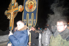 Ночное Божественная Литургия в Боровецком храме г. Набережные Челны. Увеличить изображение. Размер файла: 130,68 Kb [800X536]