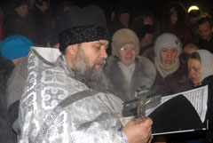 Ночное Божественная Литургия в Боровецком храме г. Набережные Челны. Увеличить изображение. Размер файла: 107,9 Kb [800X536]