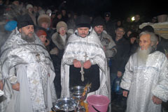 Ночное Божественная Литургия в Боровецком храме г. Набережные Челны. Увеличить изображение. Размер файла: 122,8 Kb [800X536]