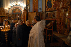 Ночное Божественная Литургия в Боровецком храме г. Набережные Челны. Увеличить изображение. Размер файла: 117,98 Kb [800X536]