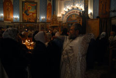 Ночное Божественная Литургия в Боровецком храме г. Набережные Челны. Увеличить изображение. Размер файла: 88,5 Kb [800X536]