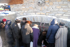 Боровецкий родник в день праздника Крещения Господня. Увеличить изображение. Размер файла: 135,44 Kb [800X536]