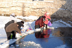 Боровецкий родник в день праздника Крещения Господня. Увеличить изображение. Размер файла: 156,95 Kb [800X536]