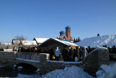 Боровецкий родник в день праздника Крещения Господня. Увеличить изображение. Размер файла: 95,04 Kb [800X536]