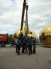 Работы по реконструкции куполов Боровецкой церкви. Увеличить изображение. Размер файла: 242,08 Kb [800X1067]