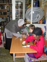 Детская воскресная школа готовиться к встрече Рождества.Увеличить изображение. Размер файла: 192,27 Kb [600X800]