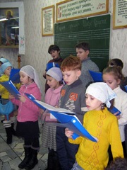 Детская воскресная школа готовиться к встрече Рождества.Увеличить изображение. Размер файла: 183,42 Kb [600X800]