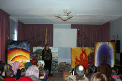 Выступление театральной студии "12". Увеличить изображение. Размер файла: 386,95 Kb [800X533]