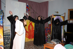 Выступление театральной студии "12". Увеличить изображение. Размер файла: 364,42 Kb [800X533]