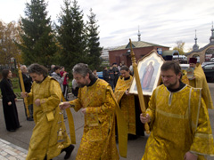 Мощи св. Киприана и Иустинии и мученицы Варвары в Свято-Вознесенском соборе. Увеличить изображение. Размер файла: 495,89 Kb [800X600]