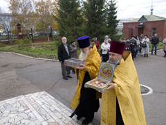 Мощи св. Киприана и Иустинии и мученицы Варвары в Свято-Вознесенском соборе. Увеличить изображение. Размер файла: 559,56 Kb [800X600]