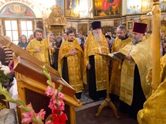 Мощи св. Киприана и Иустинии и мученицы Варвары в Свято-Вознесенском соборе. Увеличить изображение. Размер файла: 582,84 Kb [800X600]