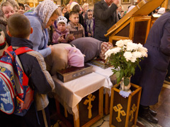 Мощи св. Киприана и Иустинии и мученицы Варвары в Свято-Вознесенском соборе. Увеличить изображение. Размер файла: 522,39 Kb [800X600]