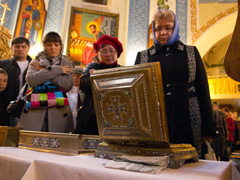 Мощи св. Киприана и Иустинии и мученицы Варвары в Свято-Вознесенском соборе. Увеличить изображение. Размер файла: 497,1 Kb [800X600]