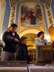 Мощи св. Киприана и Иустинии и мученицы Варвары в Свято-Вознесенском соборе. Увеличить изображение. Размер файла: 558,75 Kb [600X800]