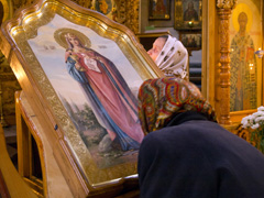 Мощи св. Киприана и Иустинии и мученицы Варвары в Свято-Вознесенском соборе. Увеличить изображение. Размер файла: 500,25 Kb [800X600]